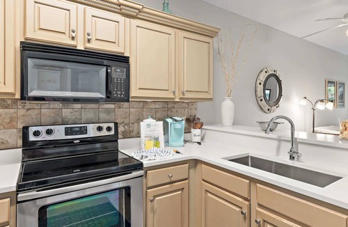 Seagrove Beach Condo | Golf Cart | Large Pool | Walk to the Beach | Sleeps 6 | Heron's Watch 7206