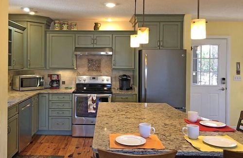 Saluda Cabin | Gorgeous 3 bedroom house with Mountain Views - Full Kitchen & Grill