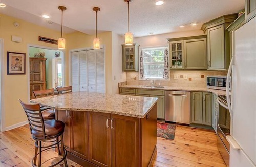 Saluda Cabin | Gorgeous 3 bedroom house with Mountain Views - Full Kitchen & Grill