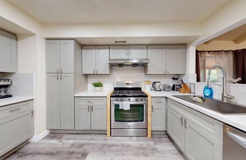 Huntington Beach House | Gorgeous 4-bedroom house with Hot Tub in Huntington Beach I 31 nights +