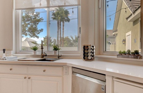 Southfork House | Grand Villa! Pickleball & GameRoom! 12 mins to the strip!