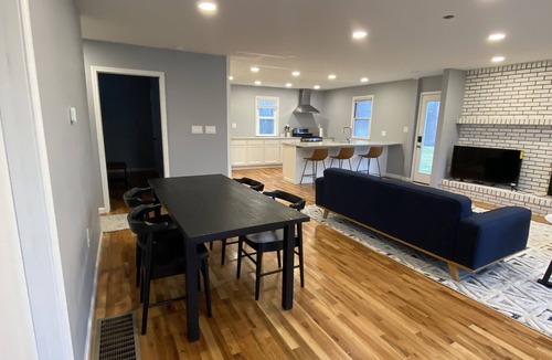 Granville House | Granville Guesthouse - 3 miles south of Charming Granville