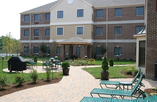 Stow Condo | Great for Business Travelers! Relaxing Suite Near Cleveland | Shared Indoor Pool + FREE Breakfast