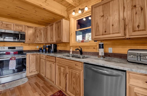 Rockbridge Cabin | Green Acres Lodge With Indoor Saltwater Pool