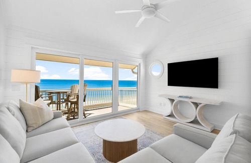 Seacrest Condo | Gulf Front! Updated! Private Beach Service & Bikes Included!