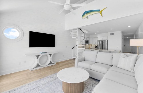 Seacrest Condo | Gulf Front! Updated! Private Beach Service & Bikes Included!