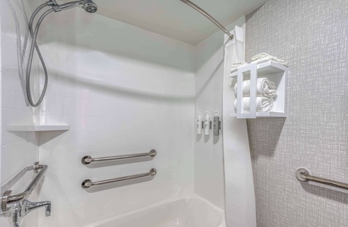 New Philadelphia Hotel | Hampton Inn New Philadelphia