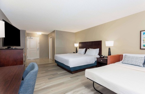 Airport North Hotel | Hampton Inn Orlando-International Airport