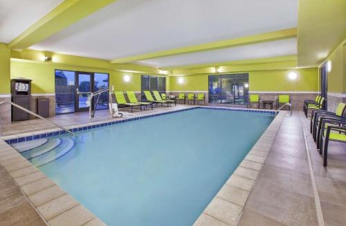 Oakwood Village Hotel | Hampton Inn & Suites Oakwood Village-Cleveland