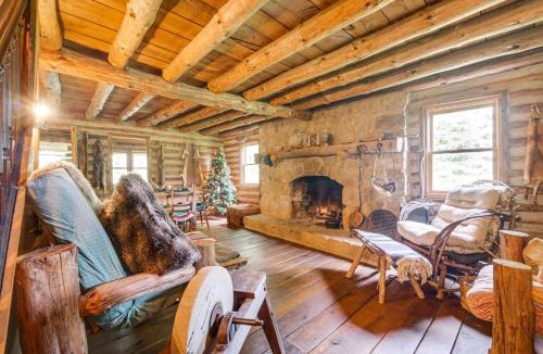 Paris House | Handcrafted Log Cabin on 3 Acres 14 Mi to Canton