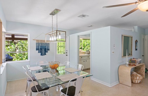 Harbour Inlet House | Harbour Beach House - 5 min Walk to Beach!