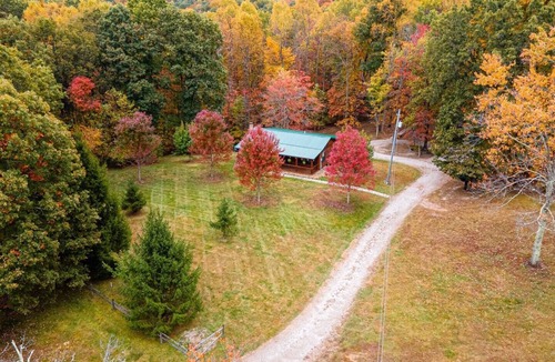 New Plymouth Cabin | Havenbrook~Rustic luxury, 10acres, hot tub