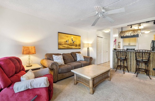 Historic Kailua Village Condo | 🏖️Hawaiian Unit + Walking Distance to Town | AC & WIFI!