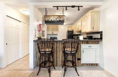 Historic Kailua Village Condo | 🏖️Hawaiian Unit + Walking Distance to Town | AC & WIFI!