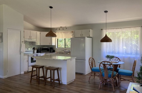 Hawi House | Hawi Hideaway, quiet home in small country town