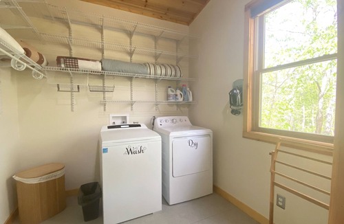 Athens House | Hawk Ridge Retreat - Athens County getaway