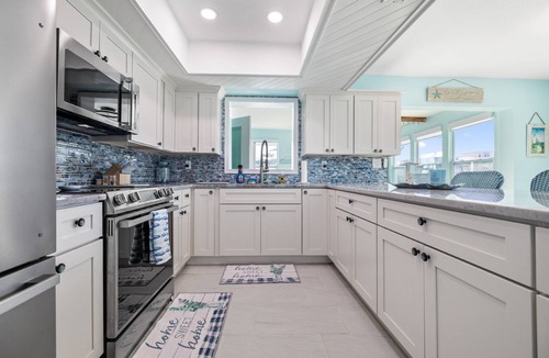 Spring Hill House | Hernando Beach Waterfront Escape 3/BR, 2BA Boat and Jet Ski Dock!
