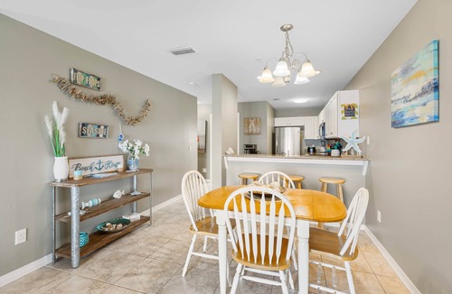 Innerarity Townhomes House | Hidden Oasis: Great Waterfront Unit with 2 Kayaks!
