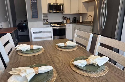 East Fultonham House | Hideaway Haven - waterfront cottage with private boat slip on Buckeye Lake