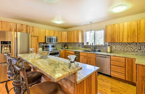 Mid-Hillside Apartment | Hillside Anchorage Home by Hiking & Biking Trails!