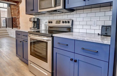 Millersburg Apartment | Historic American Hall Kaufman Suite