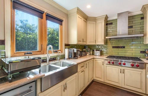 View Park-Windsor Hills House | Historic Hillside Charm in Historic View Park