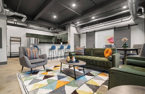 Newark Apartment | Historic Newark Station- 10% off Earthworks Cafe