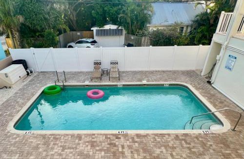 Pass-a-Grille Historic District House | Historic Pass-A-Grille Beach Club Gulf Way Pool