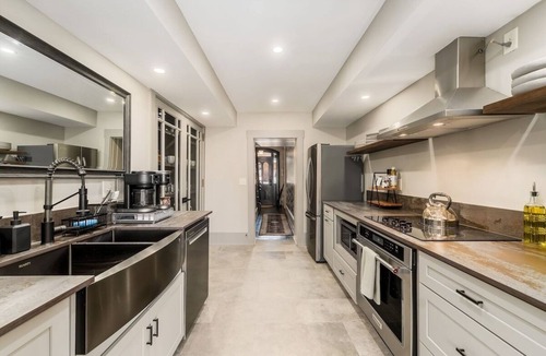 Somerset House | Historical & Quaint Renovated I-House in Downtown Somerset W/Great Walkability