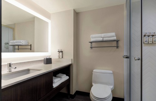 Columbus Hotel | Holiday Inn Columbus-Hilliard by IHG