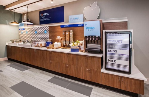 Chesapeake Hotel | Holiday Inn Express Chesapeake - Norfolk by IHG