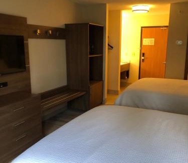 Mount Vernon Hotel | Holiday Inn Express Mt. Vernon by IHG