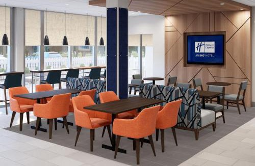 Ontario Hotel | Holiday Inn Express & Suites Mansfield - Ontario by IHG