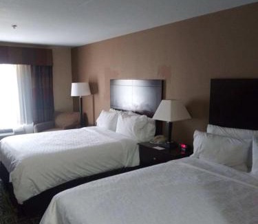 Zanesville Hotel | Holiday Inn Express & Suites Zanesville North by IHG