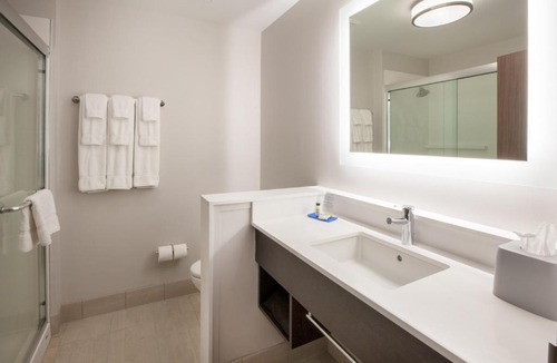 Miramar Hotel | Holiday Inn Express & Suites - Miramar by IHG