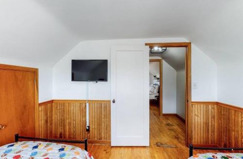 Canton House | Home Champions-HOF Village Comfort