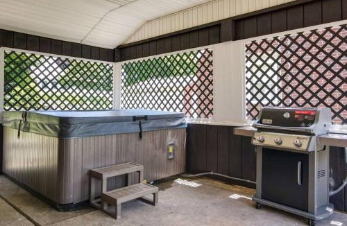 Canton House | Home Champions-HOF Village Comfort