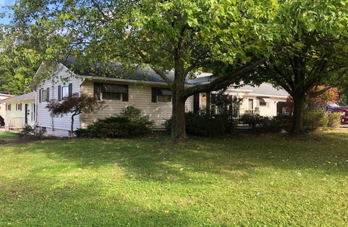 Medina House | Hometown Cozy ADA friendly, Kids, Pets, King Bed! Quiet, Safe Neighborhood