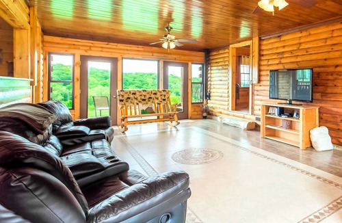 Logan House | House ∙ 7 bedrooms ∙ 30 guests