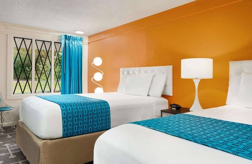 Dover Hotel | Howard Johnson by Wyndham Dover