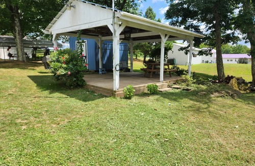 Freeport House | Hunters Haven a charming 3-br house in welcoming Piedmont Ohio with AC, Wi-Fi.