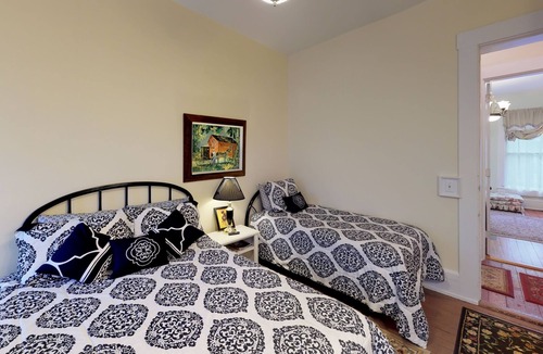 Nelsonville Bed & Breakfast | Hyde House Rose Garden Bed & Breakfast Hocking Hills Ohio between Logan & Athens