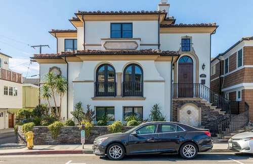 Hermosa Beach House | Immaculate 3,000 Sq Ft Home A Block To The Beach