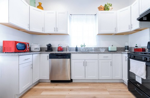Atwater Village House | Immaculate 3Bd/3Ba Gated Bungalow - Parking+Yard+Patio, MAJOR INTERNATIONAL SPORTING EVENT Fan Zone, DTLA