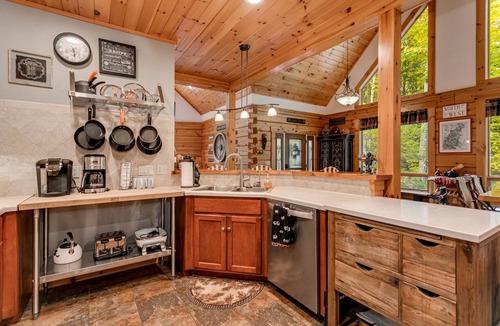Egg Harbor Cabin | Immaculate Hand-Hewn Log Cabin ~ Private Wooded Setting In Egg Harbor