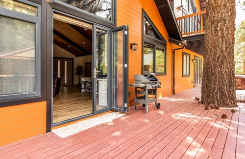 Summit Estates Cabin | Incredible New Lodge walking distance to Snow Summit! Spa!