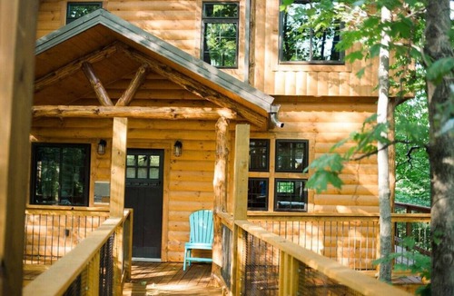 Millersburg Cabin | Incredible Treehouse with Treetop Views - Sleeps up to 6