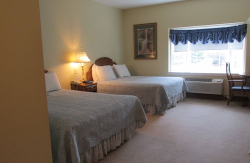 Wilmot Hotel | Inn at Amish Door