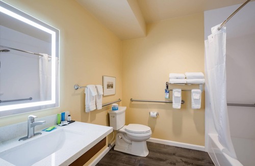 Northwest Everett Hotel | Inn at Port Gardner-Everett Waterfront, an Ascend Collection Hotel