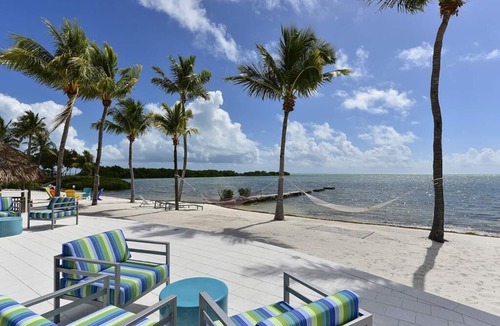 Islamorada Condo | Islamorada's Poolside Maison 302, a spacious 3BR condo with resort-style pool in scenic Islamorada.
